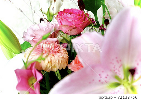 花束の贈り物 72133756