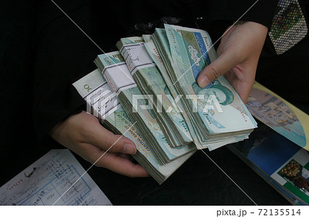 イランの通貨リアルの紙幣「ホメイニ」の写真素材 [72135514] - PIXTA