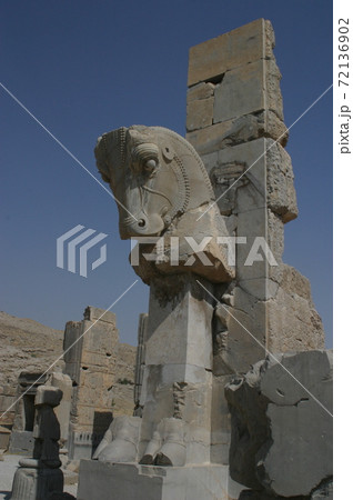 イランの古都「ペルセポリス」の遺跡群 72136902