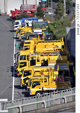 首都高速道路の道路維持作業車の写真素材