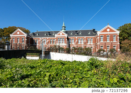 東京都千代田区北の丸公園の東京国立近代美術館工芸館 72137296