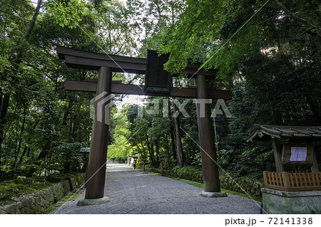 石上神宮　大鳥居　奈良県天理市 72141338
