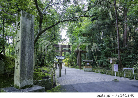 石上神宮　大鳥居　奈良県天理市 72141340