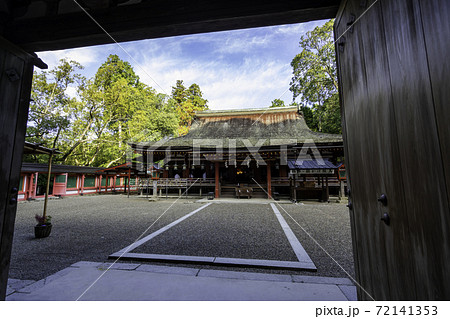 石上神宮　拝殿　奈良県天理市 72141353