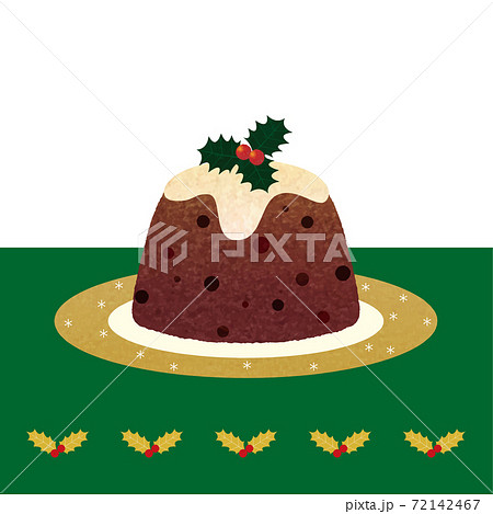 クリスマスプディング_金縁の皿_緑のテーブルクロス_柊柄_背景白_手描き_色鉛筆タッチイラスト 72142467