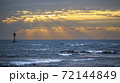 海 日の出 灯台 72144849