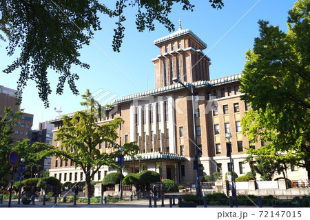 レトロな神奈川県庁の建物の景色 72147015