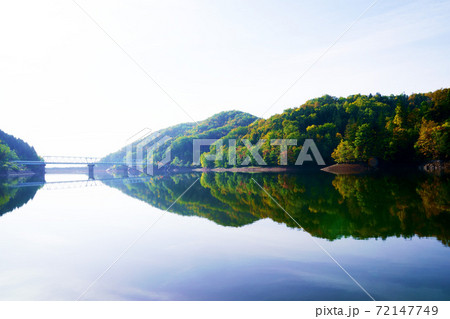 秋の富里湖　北海道北見市 72147749