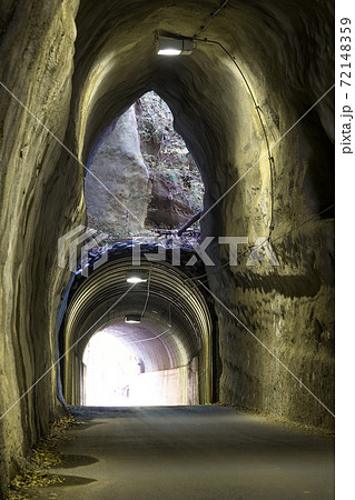 【養老渓谷の神秘的な二階建てトンネル 実際の色味】 【養老渓谷の神秘的な二階建てトンネル 実際の色味】 72148359