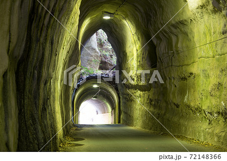 【養老渓谷の神秘的な二階建てトンネルは緑色に撮れてしまう】 72148366