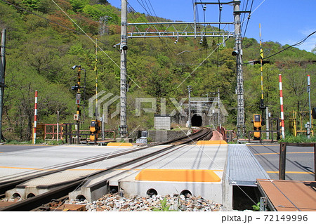 湯桧曽川に架かるJR上越線の鉄橋 湯桧曽川に架かるJR上越線の鉄橋 72149996