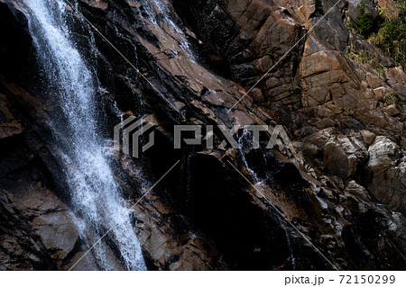湯の山温泉の蒼滝の部分クローズアップ 72150299