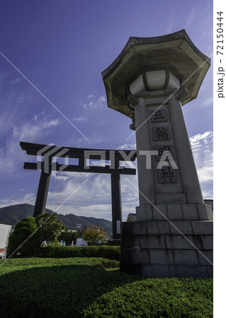 大神神社　大鳥居　奈良県桜井市 72150444