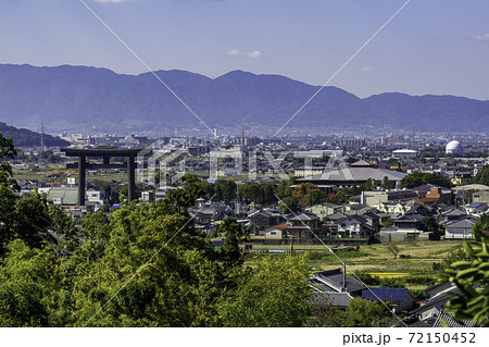 大神神社　大鳥居　奈良県桜井市 72150452