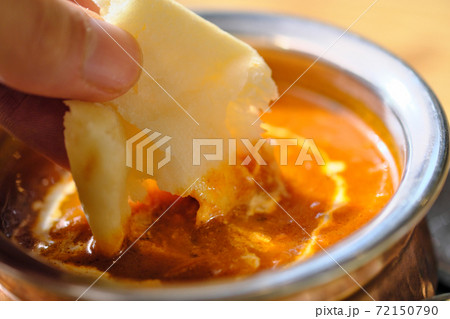 手で食べる美味しいインドカレー 72150790