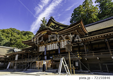 大神神社　拝殿　奈良県桜井市 72150846