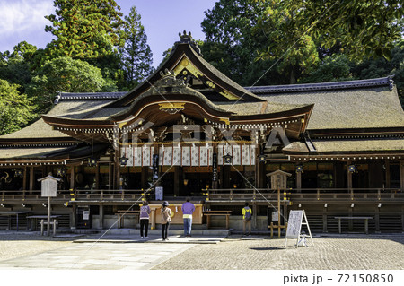 大神神社　拝殿　奈良県桜井市 72150850