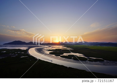 夕焼け 夕暮れ 海 72151167
