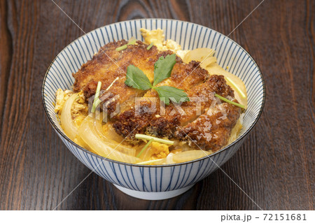 出来立てのカツ丼 出来立てのカツ丼 72151681