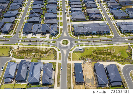 Aerial photo of contemporary houses in Melbourne 72152482