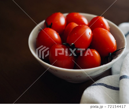 トマト 緑 緑色 72154417