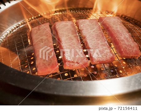 ロースターで焼くジューシーな高級焼肉黒毛和牛 神戸牛但馬牛【特上バラ】 ロースターで焼くジューシーな高級焼肉黒毛和牛 神戸牛但馬牛【特上バラ】 72156411