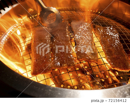 ロースターで焼くジューシーな高級焼肉黒毛和牛　神戸牛但馬牛【特上バラ】 72156412