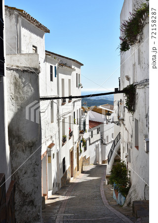 白い村、カサレス、スペイン 72158287