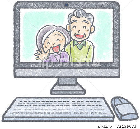 パソコン画面の中で微笑むおじいちゃんおばあちゃん 72159673