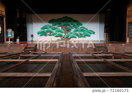 内子座 -大正に創建された現役の芝居小屋- 愛媛県喜多郡内子町 72160173