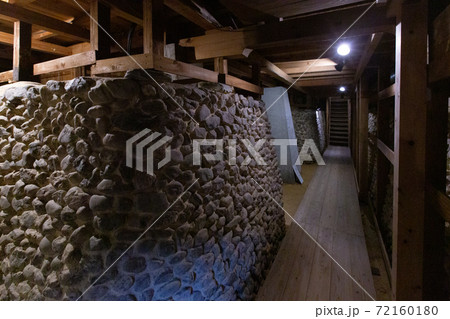 内子座 奈落 -大正に創建された現役の芝居小屋- 愛媛県喜多郡内子町 内子座 奈落 -大正に創建された現役の芝居小屋- 愛媛県喜多郡内子町 72160180