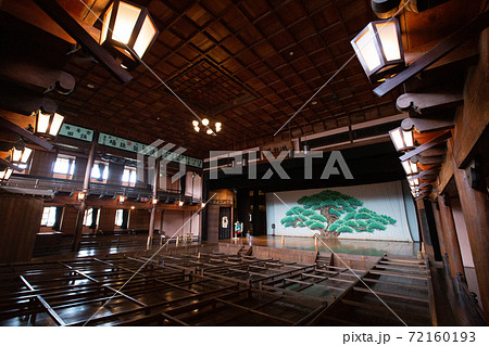 内子座 -大正に創建された現役の芝居小屋- 愛媛県喜多郡内子町 72160193