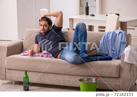 Young unemployed man drinking alcohol at home Young unemployed man drinking alcohol at home 72162155