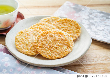 うす焼きせんべい 72162300