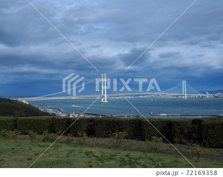 淡路SAから見る明石海峡大橋 72169358