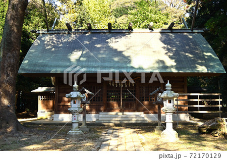 パワースポット 埼玉県久喜市菖蒲町の神明神社の社叢 拝殿の写真素材