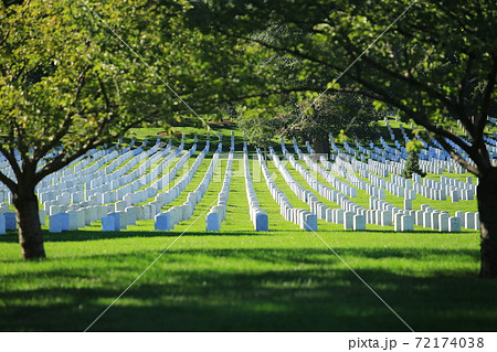 Gravestones on Arlington National Cemetery in Washington  72174038