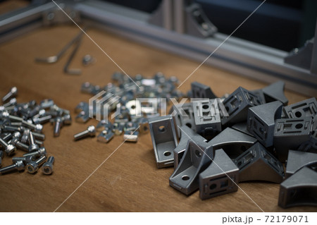 アルミフレームのブラケット 72179071
