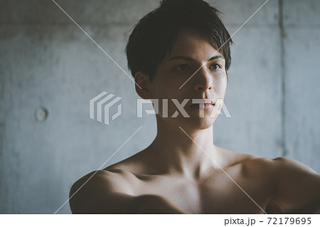 オトコのカラダ 72179695