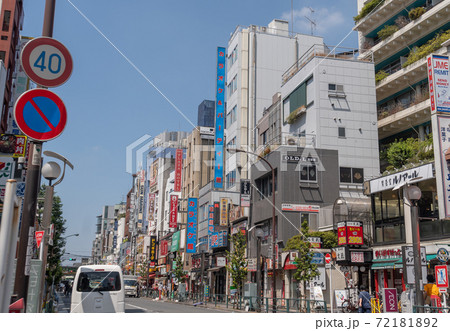 駅前風景　大久保駅 72181892