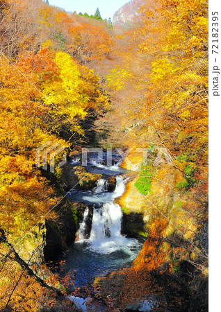 仙台市 錦秋の広瀬川 鳳鳴四十八滝 仙台市 錦秋の広瀬川 鳳鳴四十八滝 72182395