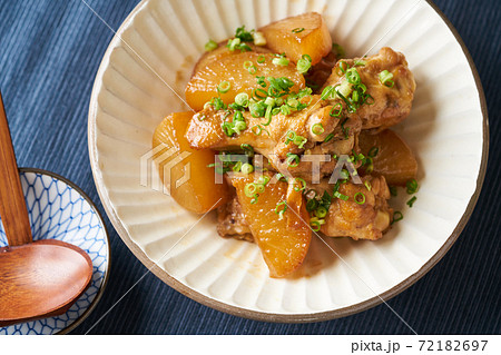 鶏手羽元と大根の甘辛煮 72182697