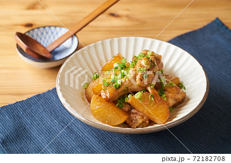 鶏手羽元と大根の甘辛煮 72182708