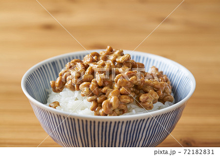 ご飯にのせた納豆 ご飯にのせた納豆 72182831
