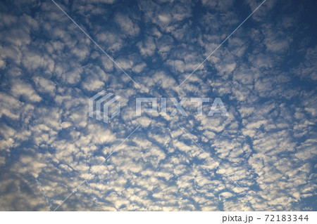 うろこ雲　いわし雲 72183344