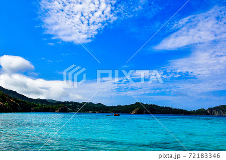 小笠原の沈没船がコバルトブルーの海と青空に沈んだ景色の写真素材 72183346 Pixta