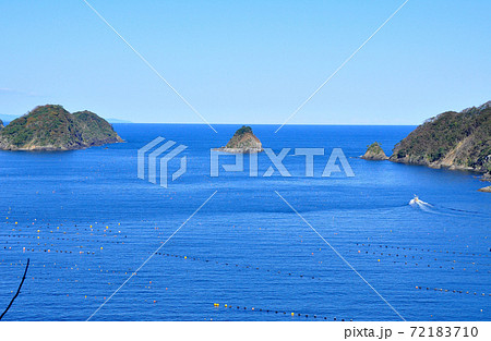 みちのく潮風トレイル　石巻市雄勝町名振から八景島と小八景島を見渡す 72183710
