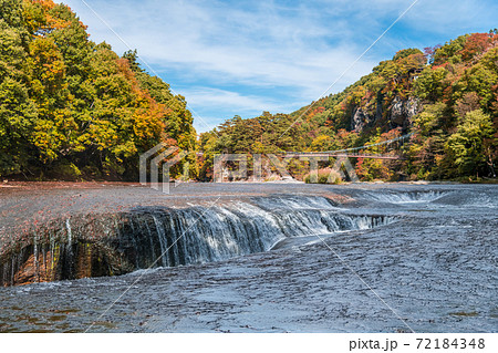 吹割の滝と紅葉と吊り橋 の写真素材