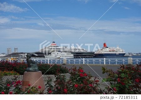 横浜の山下公園の風景と客船 72185311