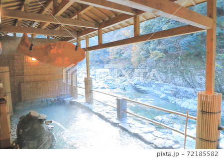 秘湯　祖谷温泉の露天風呂と風景　徳島県 72185582